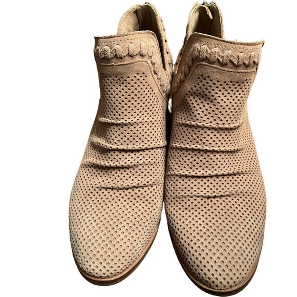 Vince Camuto Perforated Suede Ankle Booties Palmina Beige Size 6 - Picture 2 of 7